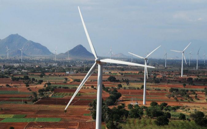 En esa industria se monta un taller con una máquina roleadora, capaz de trabajar chapas de hasta 80 milímetros de espesor y darles forma cilíndrica o cónica, en dependencia de los requerimientos.