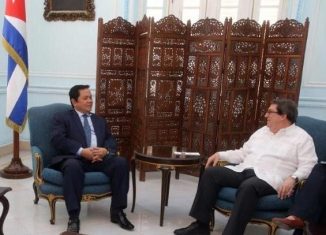 El canciller cubano, Bruno Rodríguez Parrilla, recibió al secretario de Estado del Ministerio de Relaciones Exteriores y Cooperación Internacional del Reino de Cambodia, Ouch Borith, quien realiza una visita de trabajo a la Isla.