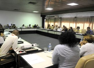 Las comisiones del parlamento cubano debaten temas relacionados con el transporte público y la vivienda, así como las políticas de atención a la dinámica demográfica