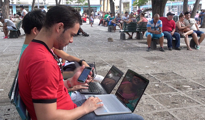 Las Tecnologías de la Informatización y las Comunicaciones desempeñan un papel importante en el desarrollo de las plataformas que contribuyen a la sociedad y la economía cubana.