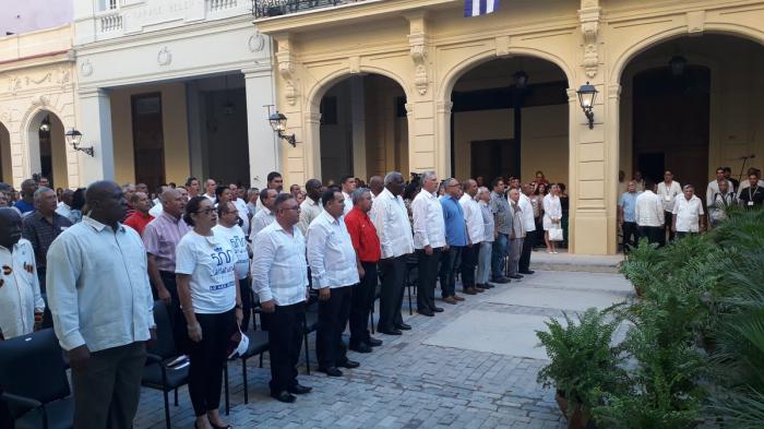 Estuvieron presentes también, Esteban Lazo Hernández, presidente de la Asamblea Nacional del Poder Popular, Luis Antonio Torres Iríbar, primer Secretario del Partido en La Habana, y otros miembros del Buró Político del PCC y el Gobierno.