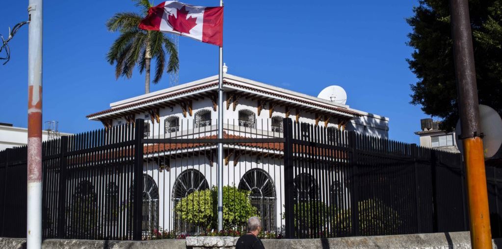 A partir del 1 de agosto, los residentes cubanos podrán obtener nuevamente las huellas dactilares y las fotos necesarias para las solicitudes que se hagan en la embajada, así como dejar los pasaportes y recoger las visas en el edificio.