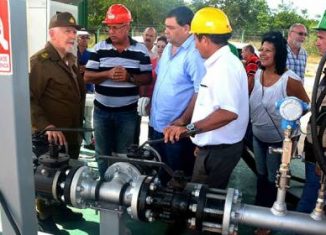 El vicepresidente del Consejo de Ministros, Ramiro Valdés Menéndez, constató los avances de la Planta de Fertilizantes Mezclados de Nitrógeno, Fósforo y Potasio que ya produjo las primeras 200 toneladas.