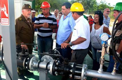 El vicepresidente del Consejo de Ministros, Ramiro Valdés Menéndez, constató los avances de la Planta de Fertilizantes Mezclados de Nitrógeno, Fósforo y Potasio que ya produjo las primeras 200 toneladas.