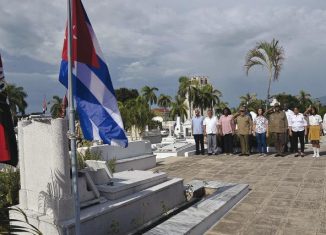 Momento de especial emoción ocurrió ante el sencillo panteón de la familia País García, al conmemorarse el aniversario 62 del asesinato a plena luz del día en una calle santiaguera del joven Frank, el David de la clandestinidad.