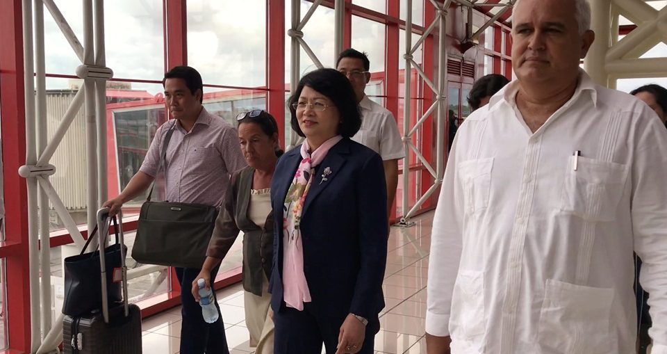 Durante su estancia de 5 días en la Isla, la alta representante del gobierno vietnamita cumplió un amplio programa de actividades, que incluyó visitas a proyectos socioeconómicos y encuentros con personalidades del ámbito político y empresarial.