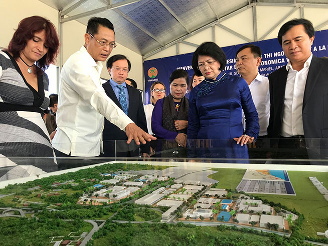 Le Quang Hung, viceministro de construcción de Vietnam expresó la intención de invertir en un nuevo proyecto de complejo de hoteles, áreas de golf y vivienda para los trabajadores.