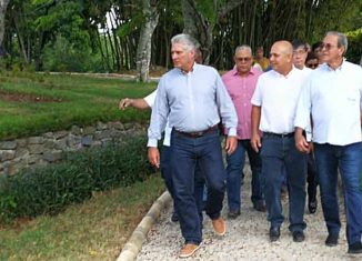 El Jefe de Estado cubano visitó lugares que se remozan como parte de las labores por el medio milenio de La Habana.