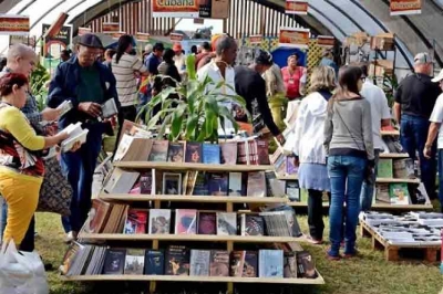 Más de 300 títulos, la historia del carnaval de Oruro, danzas como la saya y los macheteros sobresalen entre las iniciativas que exhibirá el país andino en la mayor de las Antillas.