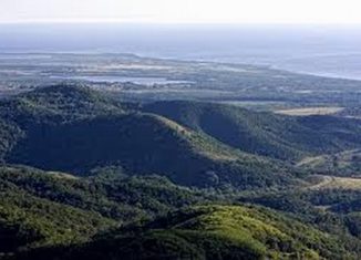 Auspiciado por el Programa de Naciones Unidas para el Desarrollo, (PNUD) la iniciativa incluye las áreas del sistema montañoso Bamburanao, ubicadas en las provincias de Ciego de Ávila, Sancti Spíritus y Villa Clara.