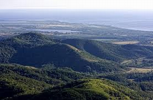 Auspiciado por el Programa de Naciones Unidas para el Desarrollo, (PNUD) la iniciativa incluye las áreas del sistema montañoso Bamburanao, ubicadas en las provincias de Ciego de Ávila, Sancti Spíritus y Villa Clara.
