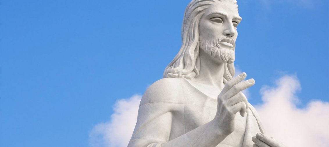 La estatua fue hecha de mármol de Carrara. Tiene unos 20 metros de altura y se eleva 51 metros sobre el nivel del mar, reposa sobre una base de 3 metros en la que su creadora enterró diversos objetos de la época.