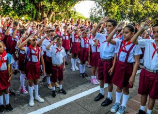 La escuela, la familia y la comunidad comienzan un nuevo andar conjunto de casi diez meses por forjar al ciudadano mejor al que aspiramos como sociedad, que no sólo esté bien instruido sino que practique los más altos valores humanos.