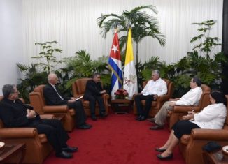 El Cardenal Giovanni Angelo Becciu se encuentra en Cuba para oficiar una misa por el recientemente fallecido Cardenal Jaime Lucas Ortega y Alamino.