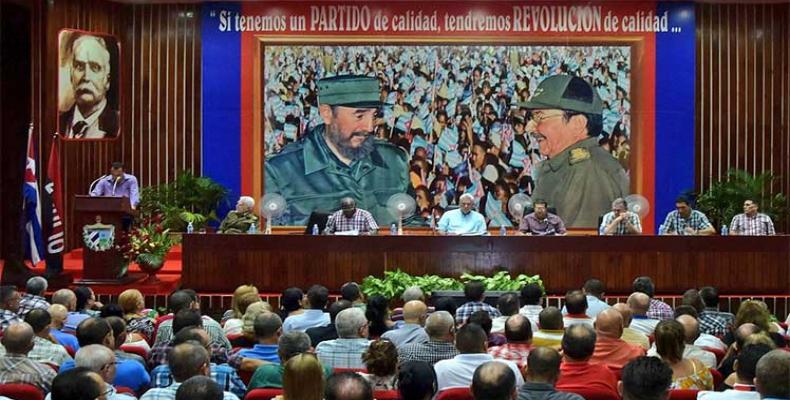 El mandatario conoció de los ajustes en la jornada laboral de varios centros, con vistas a desplazar el consumo en el horario pico, así como el continuo trabajo para alcanzar el avance físico en obras del trasvase Este-Oeste, agricultura, turismo y viviendas.