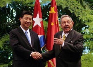 el Presidente chino, Xi Jinping, firmó este martes un decreto presidencial para conceder medallas nacionales y títulos honoríficos a 42 individuos del país y del extranjero.