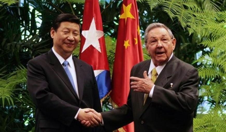 el Presidente chino, Xi Jinping, firmó este martes un decreto presidencial para conceder medallas nacionales y títulos honoríficos a 42 individuos del país y del extranjero.