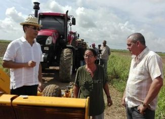 Al recibir en Hanoi l general de cuerpo de ejército Álvaro López Miera, el premier vietnamita apuntó que su país siempre ha estado contra el bloqueo de Estados Unidos a la isla y mantendrá esa posición en el terreno de los hechos.