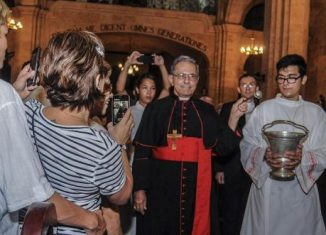 Su eminencia llegó desde Roma en la noche de este miércoles a la Basílica Menor y Santuario Diocesano de Nuestra Señora de la Caridad, para encomendar su nueva misión a la Virgen.