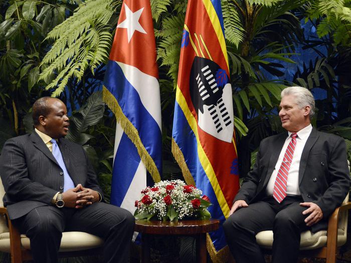 El Presidente de los Consejos de Estado y de Ministros, Miguel Díaz-Canel Bermúdez, recibió este lunes al Rey de Esuatini, Su Majestad Mswati III, quien realiza una visita oficial a nuestro país.