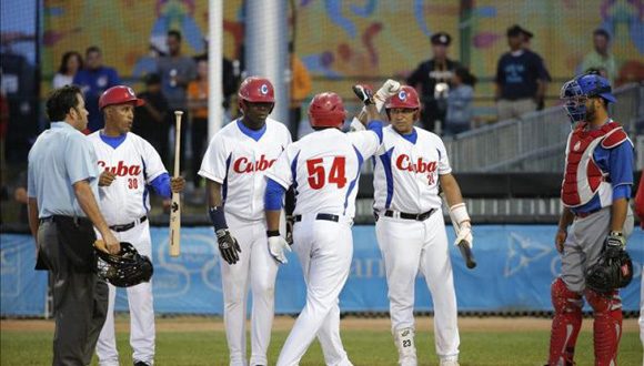 El mentor Miguel Borroto hizo sus primeros movimientos al frente de la Nacional aprovechando el Juego de las Estrellas.