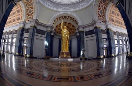 La estatua de la República tiene un baño de oro de 22 kilates. 