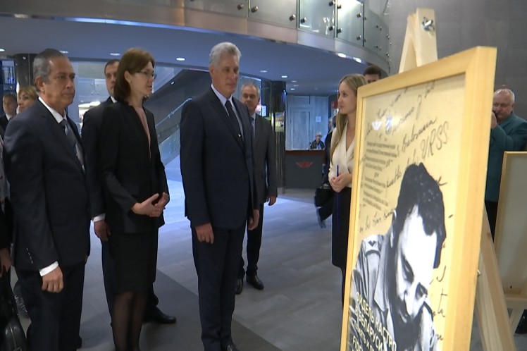 El presidente cubano, Miguel-Díaz Canel Bermúdez, inauguró la exposición ¨Fidel Castro en Belarús: memoria y continuidad¨, en el capitalino Museo Estatal de Historia de la Gran Guerra Patria.