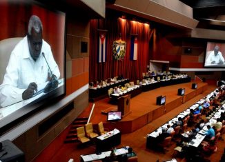 El titular del Parlamento cubano, Esteban Lazo Hernández; vicepresidenta Ana María Mari Machado y secretario Homero Acosta Álvarez.