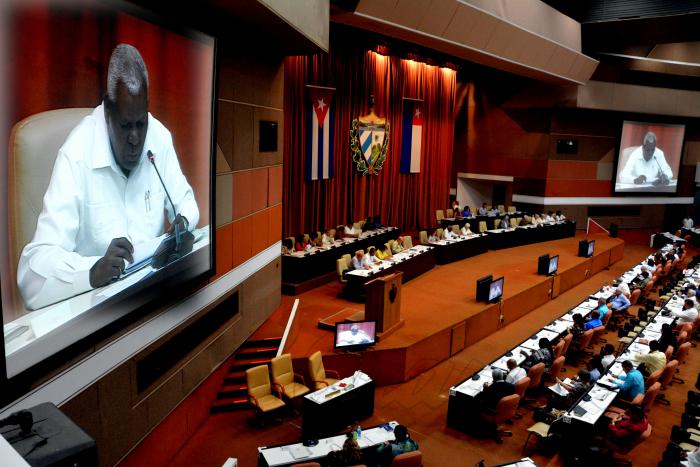 El titular del Parlamento cubano, Esteban Lazo Hernández; vicepresidenta Ana María Mari Machado y secretario Homero Acosta Álvarez.