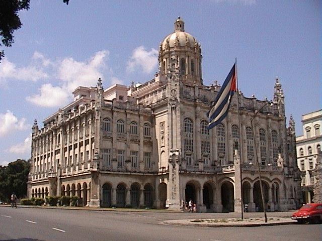 El Palacio Presidencial está en las cercanías del Capitolio de La Habana. 