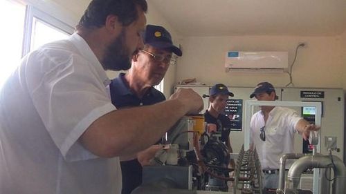 La instalación procesa 12 metros cúbicos de agua de mar en una hora, volumen que puede garantizar diariamente a cada habitante de Punta de Maisí, como mínimo, 130 litros del líquido, apto para el consumo humano.