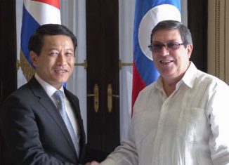 El miembro del buró político del partido comunista de Cuba y ministro de relaciones exteriores de Cuba, Bruno Rodríguez Parrilla recibió a su homólogo de la República Democrática Popular de Laos Saleumxay Kommasith.