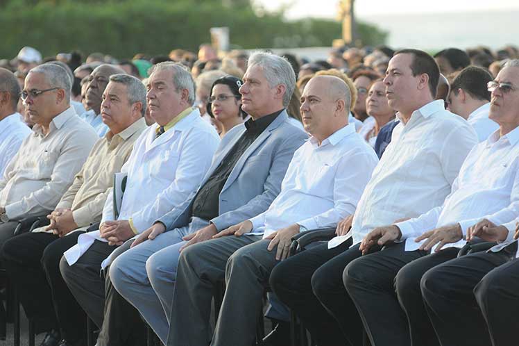 Un proyecto visionario del Líder Histórico de la Revolución Cubana, Fidel Castro Ruz, fundado para mejorar la calidad de vida de los que nacían y morían sin haber tenido la oportunidad de contar con un médico.