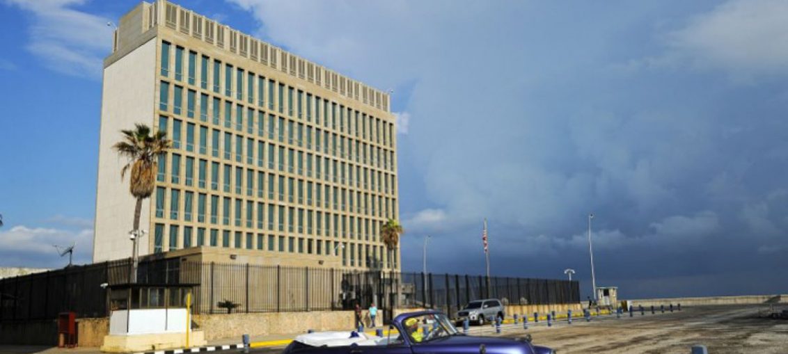 Esas actividades buscan atentar contra el orden constitucional cubano, violan la Convención de Viena, el acuerdo de restablecimiento de relaciones y las leyes cubanas y estadounidenses, añadió Rodríguez en la red social.
