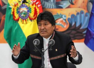 El mandatario de Bolivia en la tarde de este domingo anunció en una intervención transmitida en directo por la televisión su renuncia al cargo para evitar la escalada de violencia, los ataques y agresiones promovidas por los opositores Carlos Mesa y Fernando Camacho.