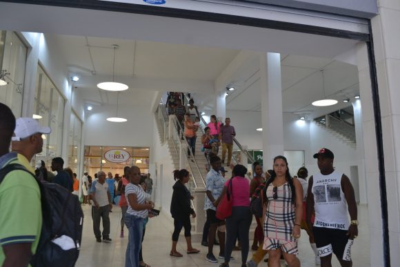 Un recorrido por el afamado centro comercial, restaurado al calor del aniversario 500 de La Habana, permitió constatar la puesta en marcha de un grupo de medidas dirigidas a que el pueblo se sienta satisfecho de la calidad del servicio.