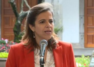 Al menos 400 médicos cubanos serán reemplazados por profesionales ecuatorianos, según declaró la ministra de Gobierno, María Paula Romo.