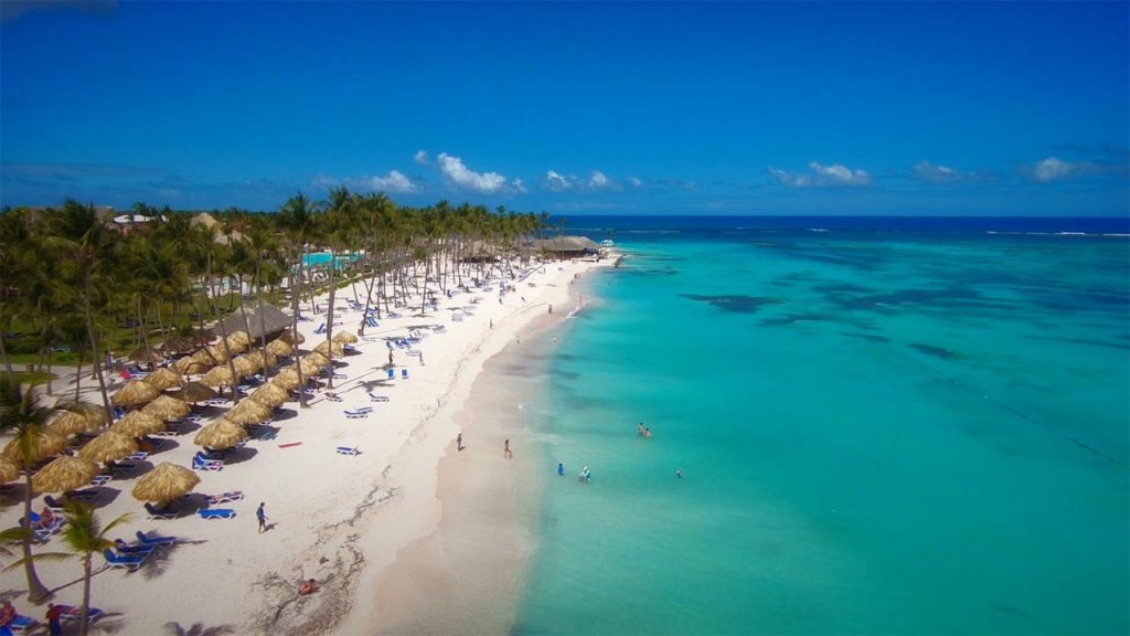 Con una infraestructura de 53 hoteles y unas 22 000 habitaciones, el balneario azul espera sumar nuevas capacidades para el próximo año, sin duda un buen respaldo a la Feria Internacional.