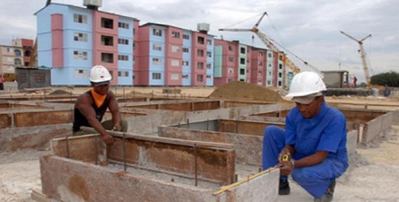 Multiplicar con mayor agilidad las capacidades de producción de materiales y acelerar los ritmos constructivos permitirán a Cuba acercarse más rápido a la posibilidad de edificar 60 mil casas al año.