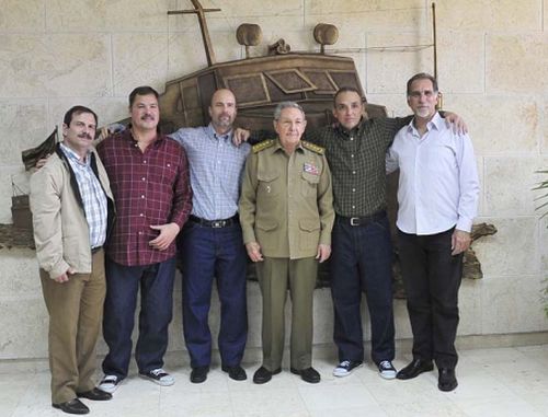El 17 de diciembre de 2014 llegaron a la Patria Ramón, Antonio y Gerardo, quienes junto a René y Fernando sufrieron injustas condenas por su lucha contra el terrorismo contra Cuba desde Estados Unidos.