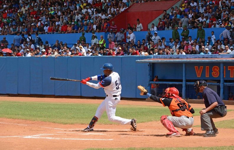 René Navarro nos trae los mejores del atletismo en el 2019 y que pasará Tokio 2020. SALUD Y DEPORTE con rutina de cardio y los certeros comentarios de Armando Yera Gogoy