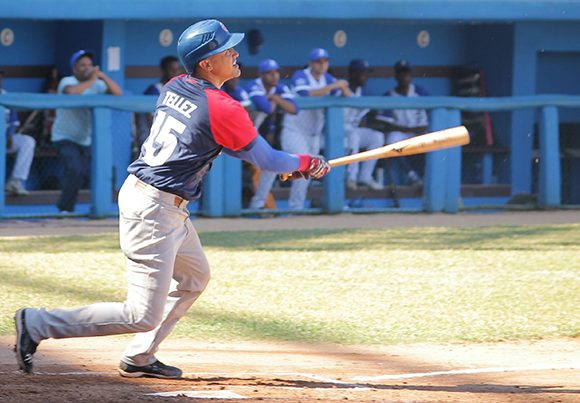 Par de victorias lograron este miércoles los increíbles Toros de la llanura en su patio del Cándido González a costa de los Cocodrilos matanceros y ahora no hay ecuación posible que les impida la entrada a la gran fiesta de la pelota cubana.