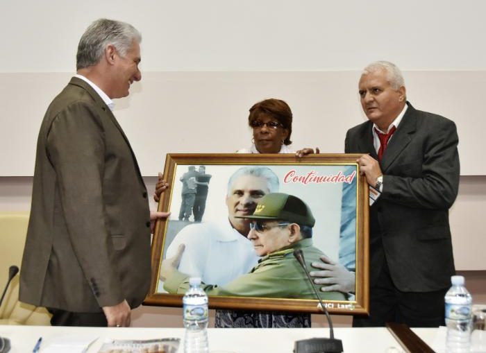 La certeza de que la Revolución Cubana «continuará defendiendo y propiciando la incorporación a la vida ideológica, económica y social de la nación, sin barreras», de todos sus hijos, fue ratificada por Miguel Díaz-Canel Bermúdez.