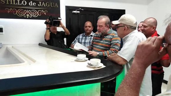 Uno de los centros reinaugurados es el Bar-Restaurante Castillo de Jagua. El restaurante tiene capacidad para 60 personas y oferta una amplia variedad de platos de la comida cubana tradicional a precios que oscilan entre los 40 y 70 pesos moneda nacional.