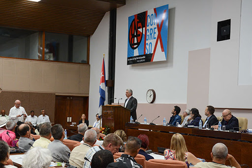 El Presidente de la República sostuvo un encuentro con creadores de la UNEAC y representantes del Ministerio de Cultura, el ICRT, el ICAIC.