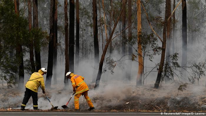 Los siniestros que afectan a la llamada isla-continente son provocados por una ola de calor extremo, y se habla de 23 personas fallecidas y unas mil 50 viviendas destruidas.