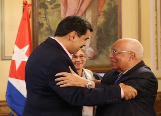 El mandatario bolivariano agradeció al pueblo cubano por el apoyo que brindan a los programas de su gobierno en favor de las personas más vulnerables.