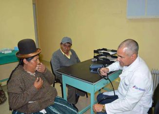 La cooperación médica con Bolivia se inició en 1985 con la donación de tres salas de terapia intensiva para hospitales pediátricos. Desde el año 2006 hasta el año 2012, Cuba asumió los gastos de la cooperación con Bolivia por valor de más de 200 millones de dólares anuales.