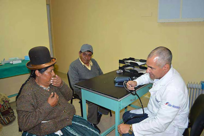 La cooperación médica con Bolivia se inició en 1985 con la donación de tres salas de terapia intensiva para hospitales pediátricos. Desde el año 2006 hasta el año 2012, Cuba asumió los gastos de la cooperación con Bolivia por valor de más de 200 millones de dólares anuales.