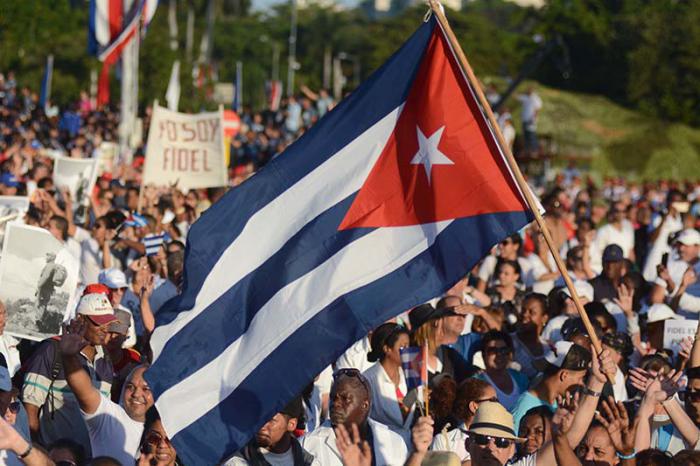 En su perfil en esa red social Twitter, el Presidente de la República de Cuba alude a la llegada de numerosos mensajes desde diversas partes del mundo con felicitaciones al país por el año 61 de la Revolución.